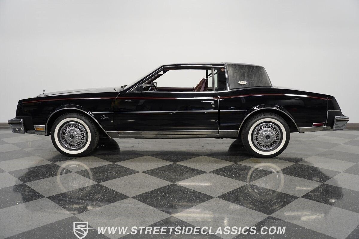 Buick-Riviera-1985-Black-Red-52891-6