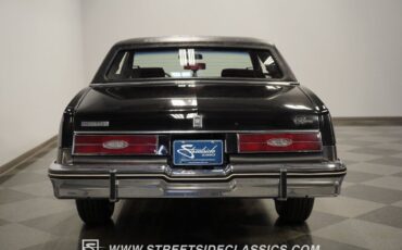 Buick-Riviera-1985-Black-Red-52891-9