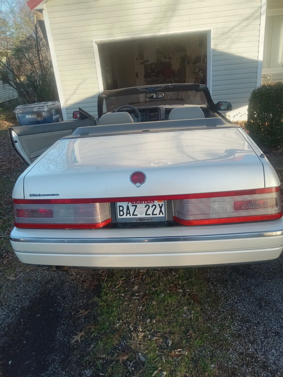 Cadillac-Allante-Cabriolet-1993-White-Tan-107504-4