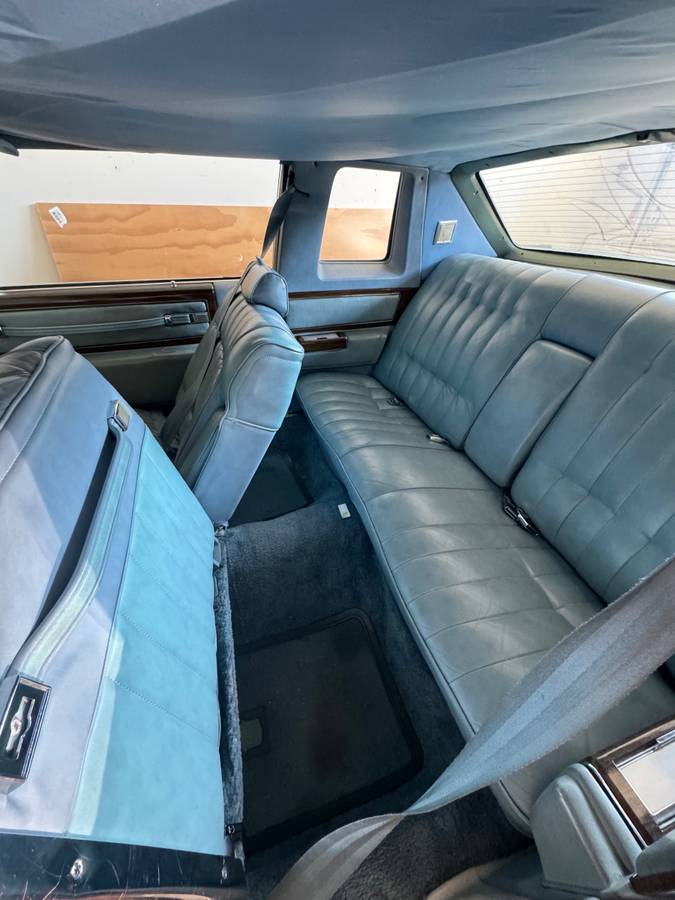 Cadillac-Coupe-deville-1977-blue-177027-1