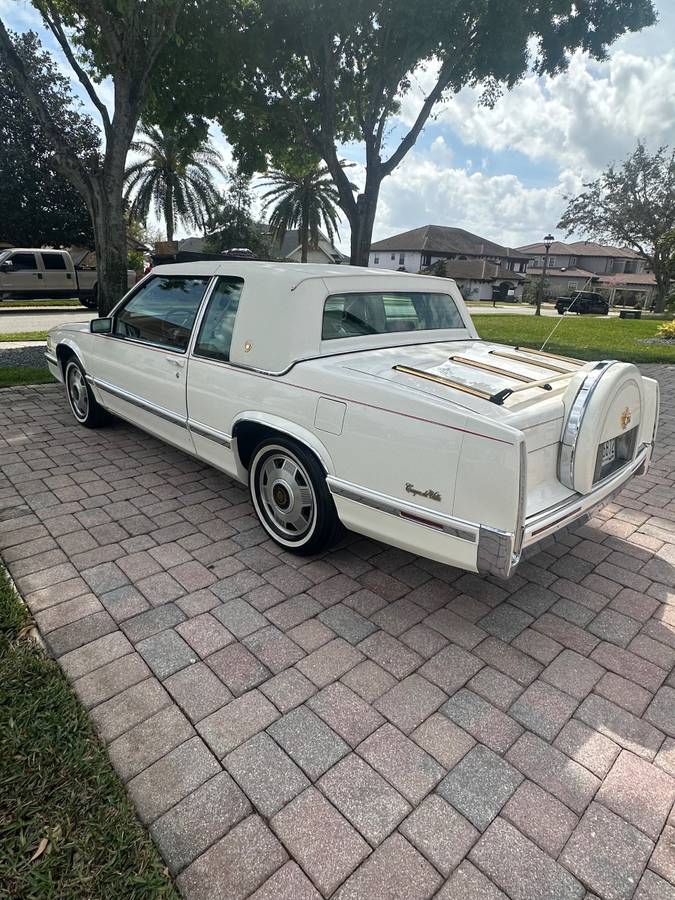 Cadillac-Coupe-deville-1992-119091-1