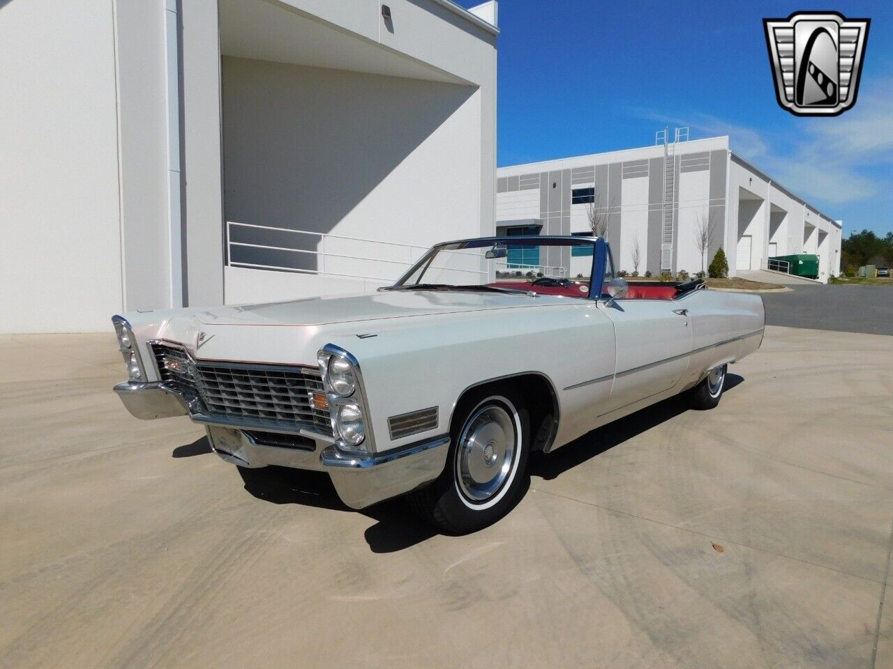 Cadillac-DeVille-Cabriolet-1967-White-Red-13586-4