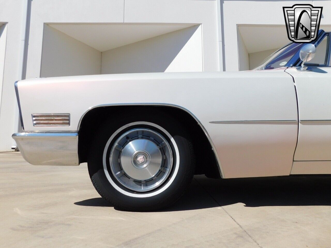 Cadillac-DeVille-Cabriolet-1967-White-Red-13586-5