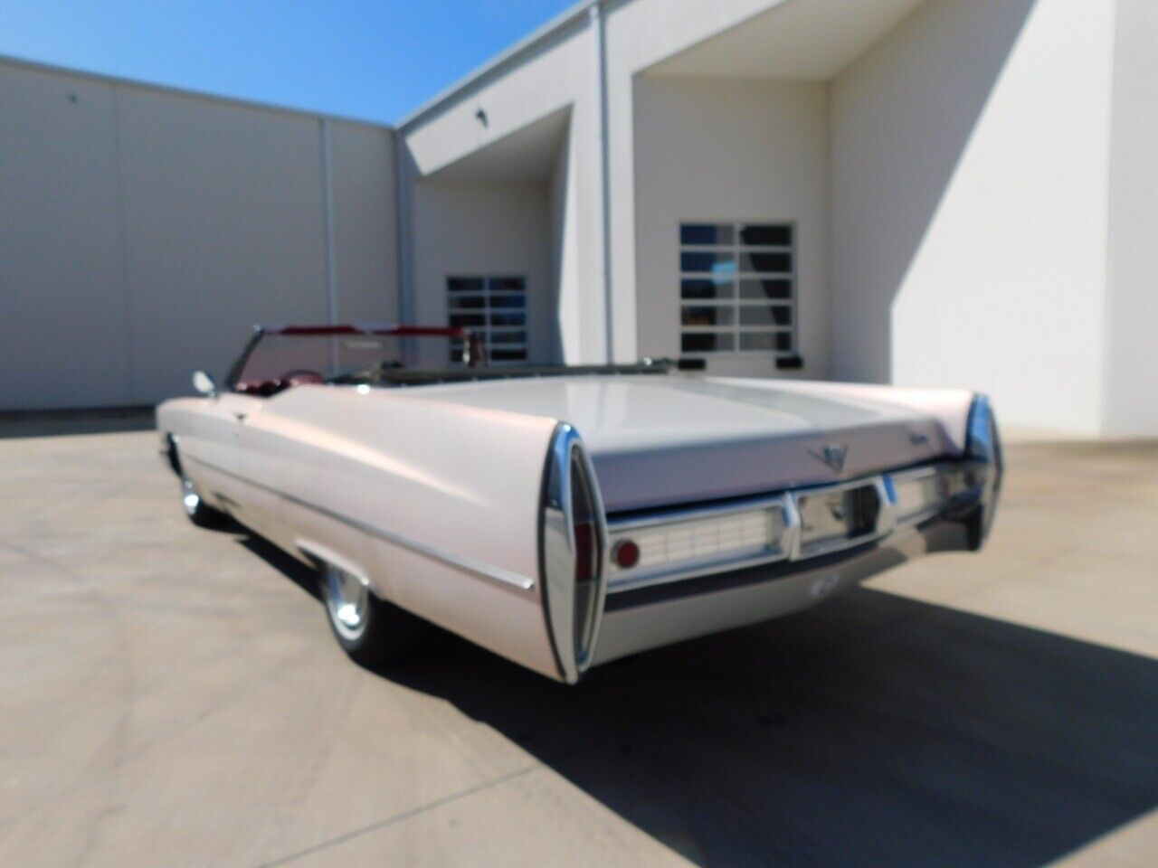 Cadillac-DeVille-Cabriolet-1967-White-Red-13586-8