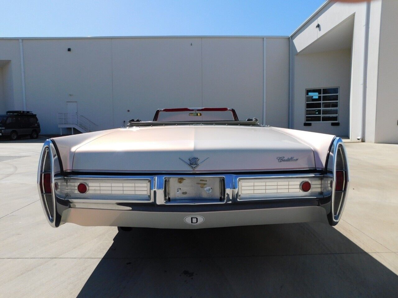 Cadillac-DeVille-Cabriolet-1967-White-Red-13586-9