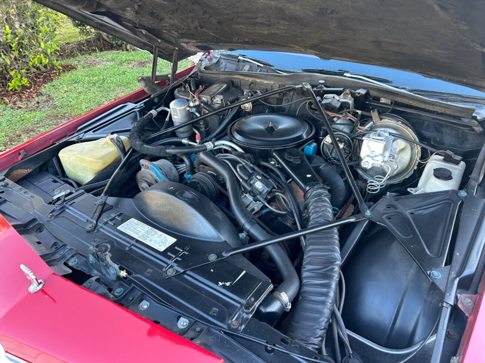 Cadillac-DeVille-Coupe-1978-Red-Red-106680-16