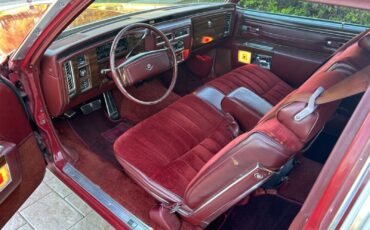 Cadillac-DeVille-Coupe-1978-Red-Red-106680-25