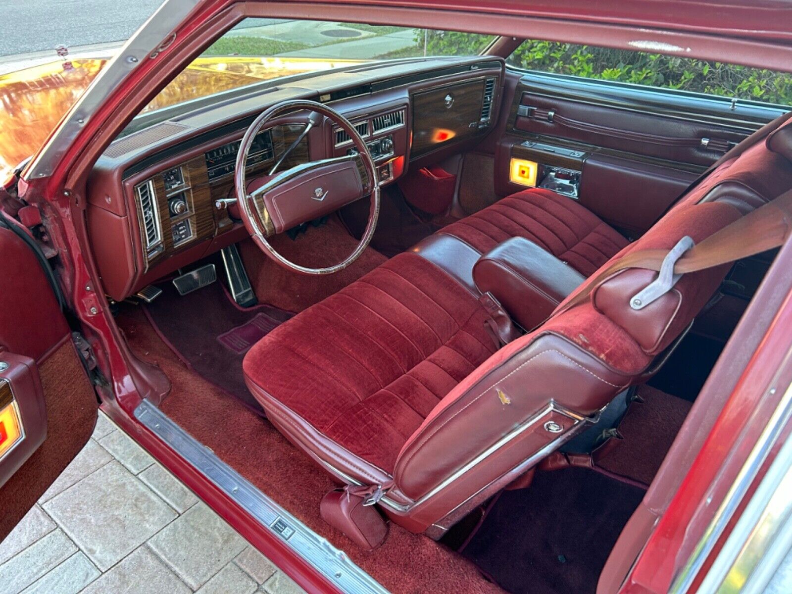 Cadillac-DeVille-Coupe-1978-Red-Red-106680-25