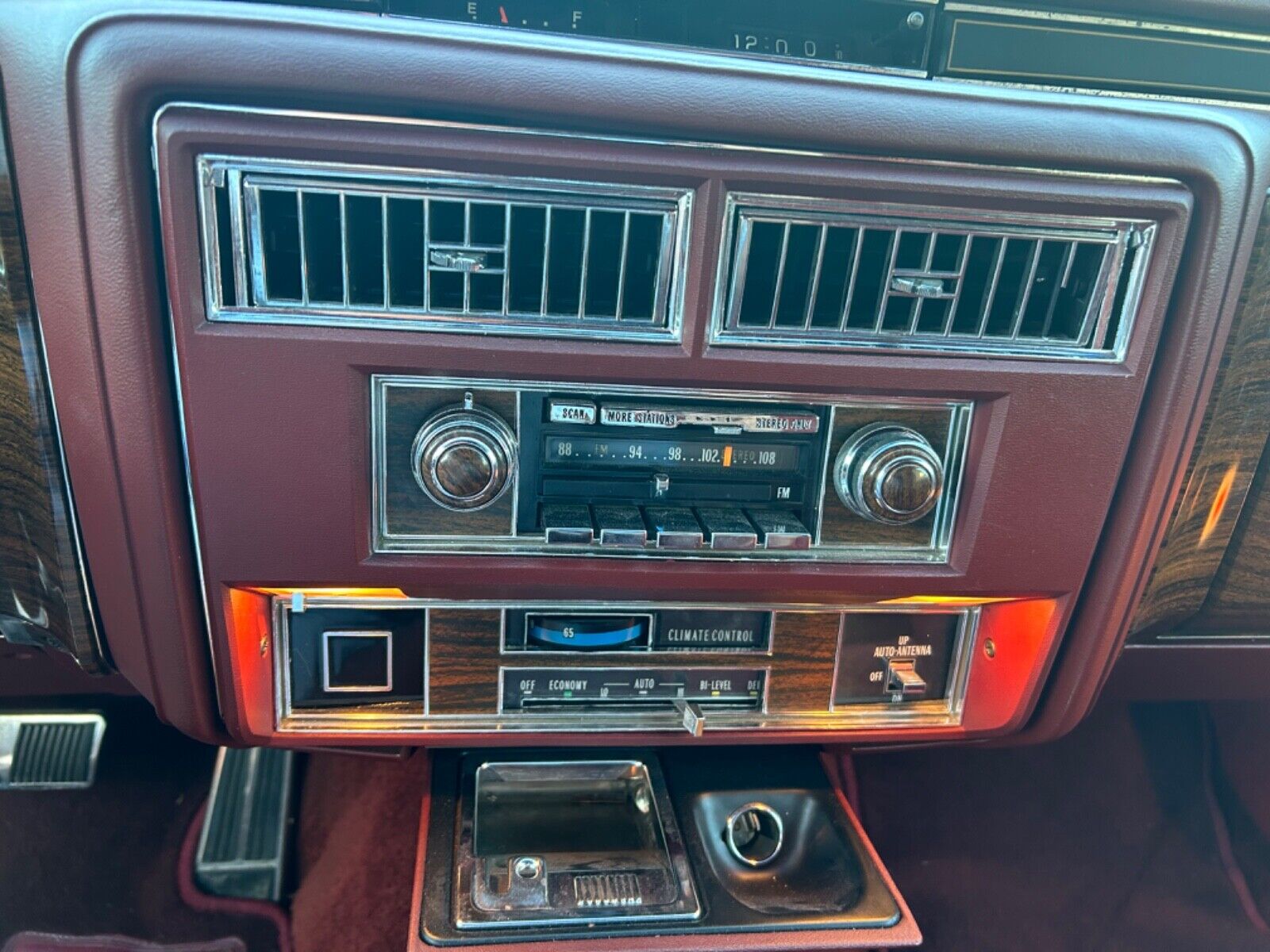 Cadillac-DeVille-Coupe-1978-Red-Red-106680-26