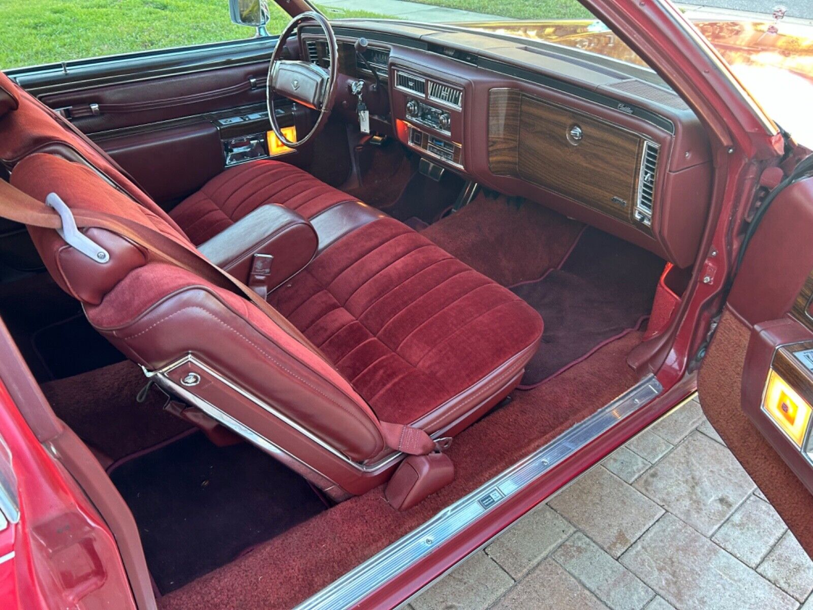 Cadillac-DeVille-Coupe-1978-Red-Red-106680-4