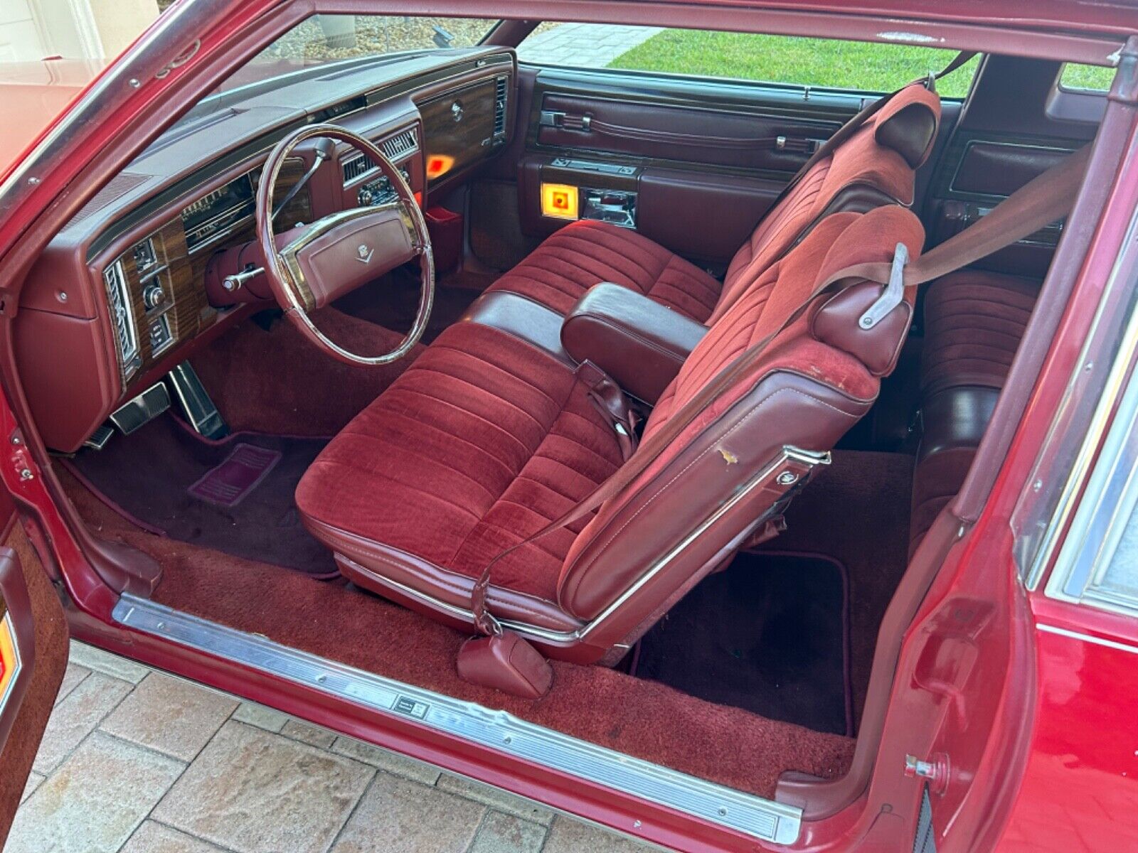 Cadillac-DeVille-Coupe-1978-Red-Red-106680-5