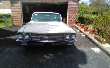 Cadillac-Deville-1962-143231-6