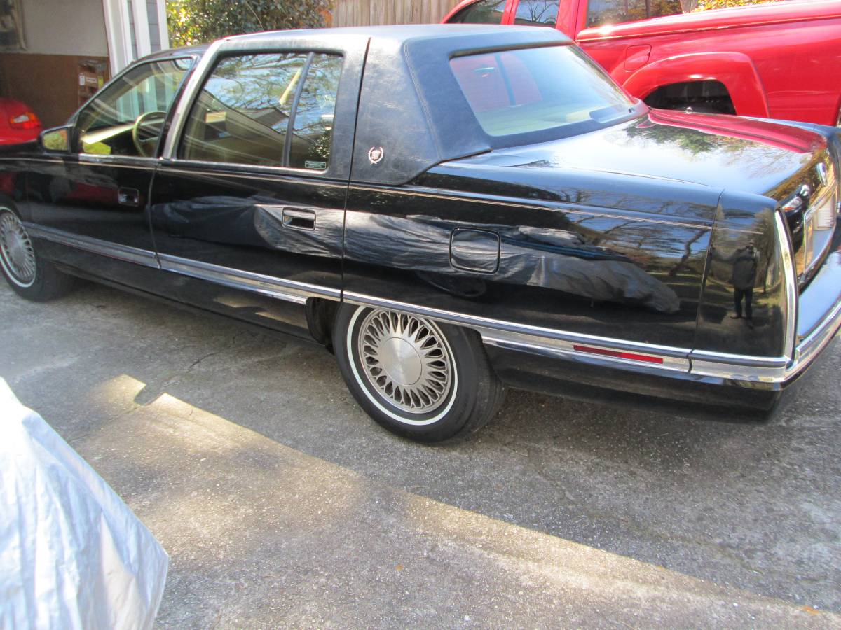 Cadillac-Deville-1994-black-100172-1