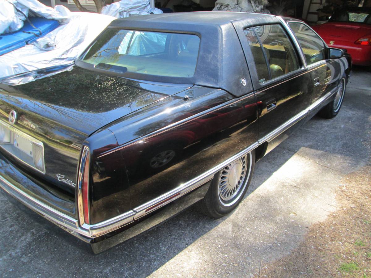 Cadillac-Deville-1994-black-100172-2