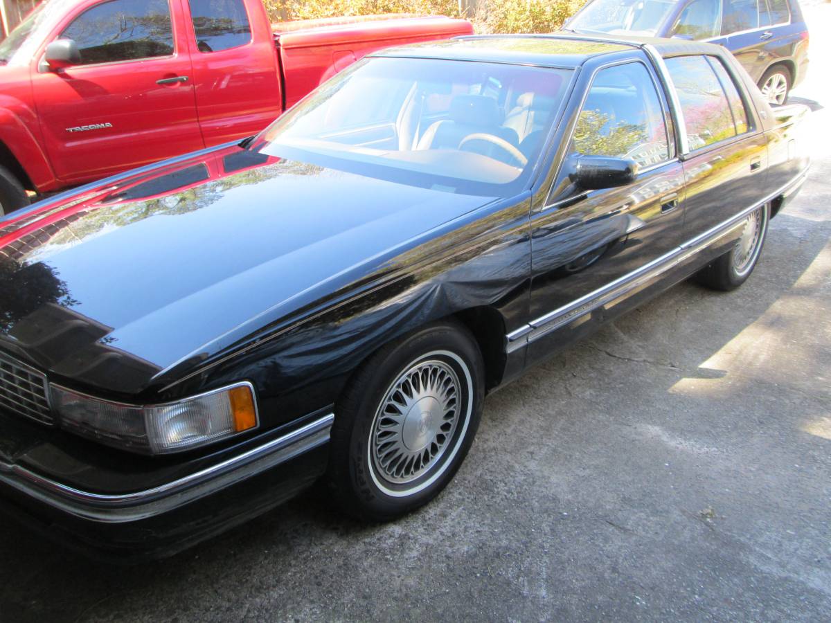 Cadillac-Deville-1994-black-100172