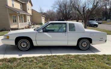 Cadillac-Deville-coupe-deville-1989-white-72420-10