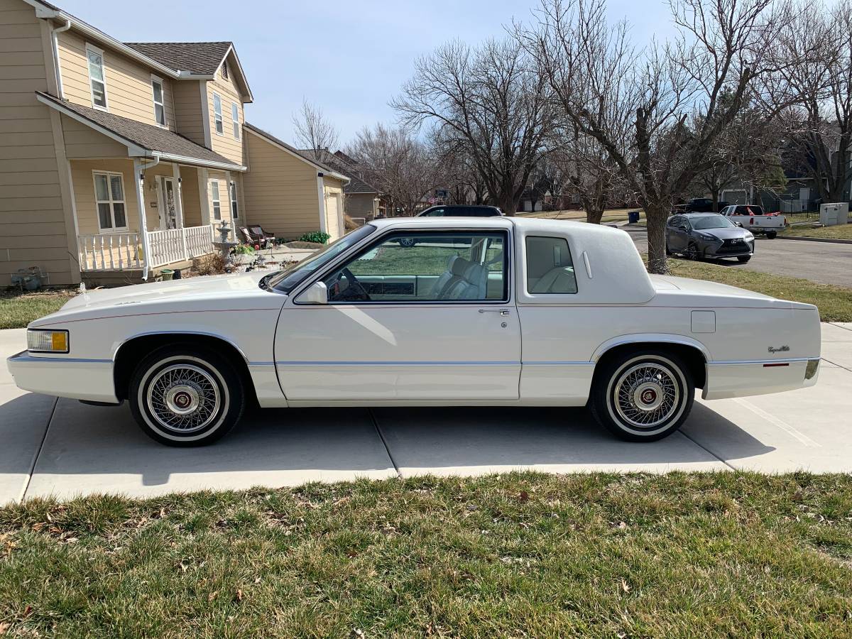 Cadillac-Deville-coupe-deville-1989-white-72420-10