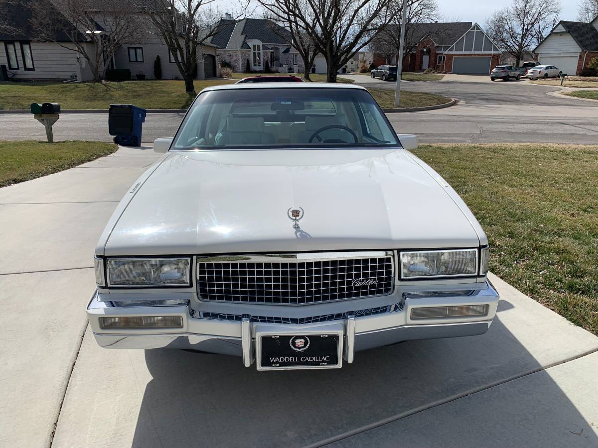 Cadillac-Deville-coupe-deville-1989-white-72420-11