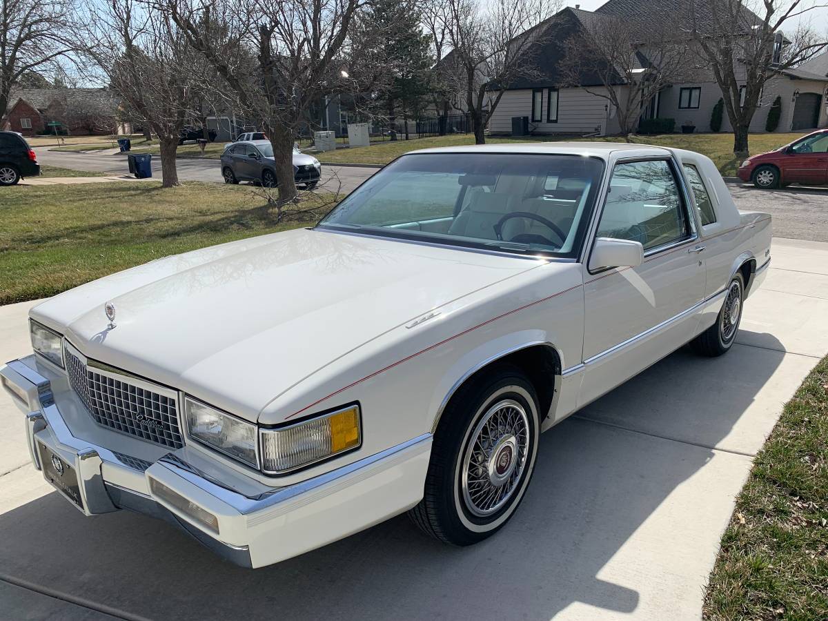 Cadillac-Deville-coupe-deville-1989-white-72420-5