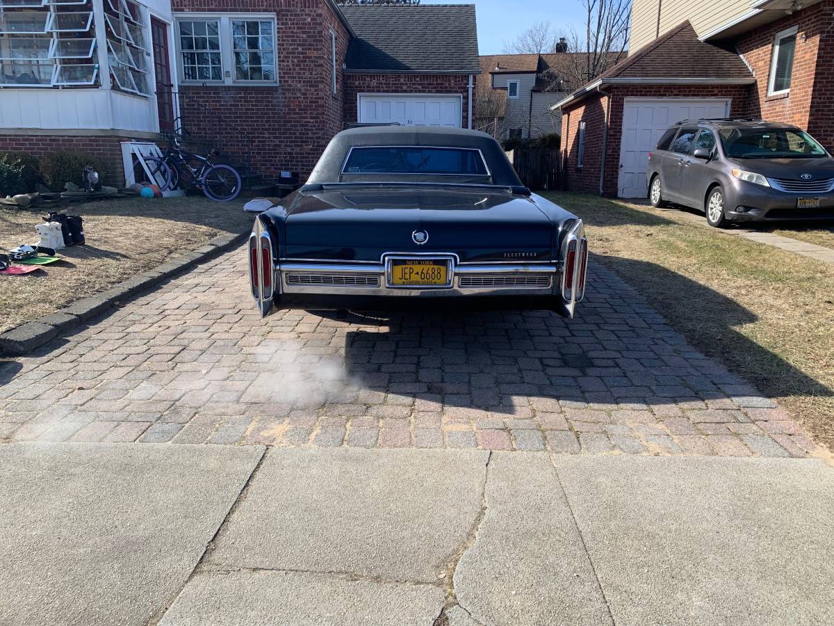 Cadillac-Fleetwood-1966-black-109435-3