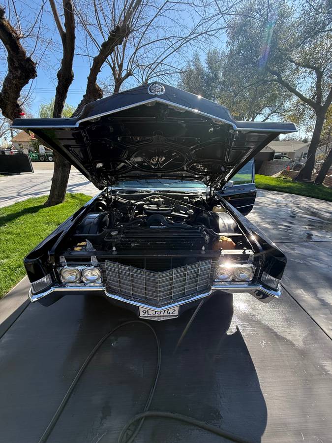 Cadillac-Fleetwood-75-1969-black-144841-17