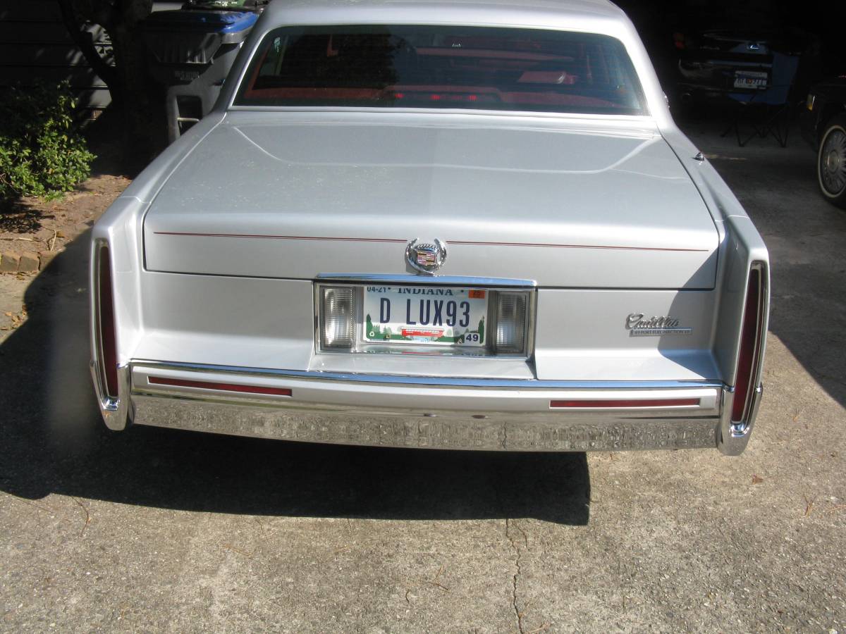 Cadillac-Sedan-deville-1993-silver-88071-2