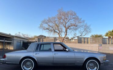 Cadillac-Seville-1976-silver-54718-3