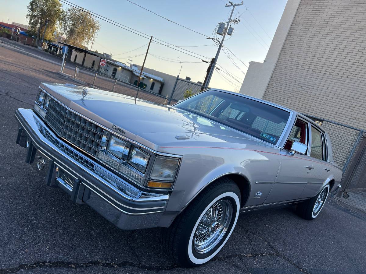 Cadillac-Seville-1976-silver-54718