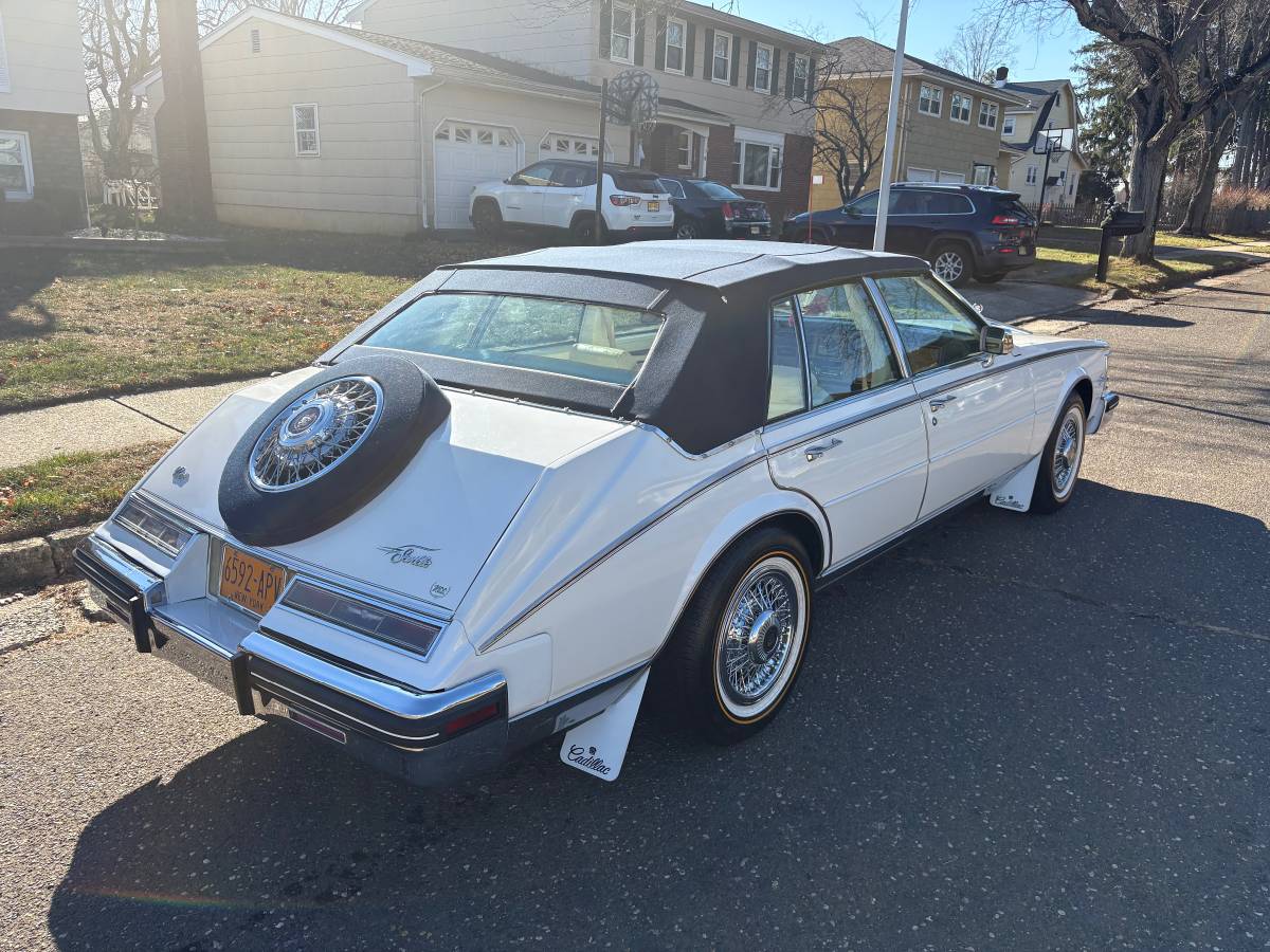 Cadillac-Seville-1985-white-116610-15