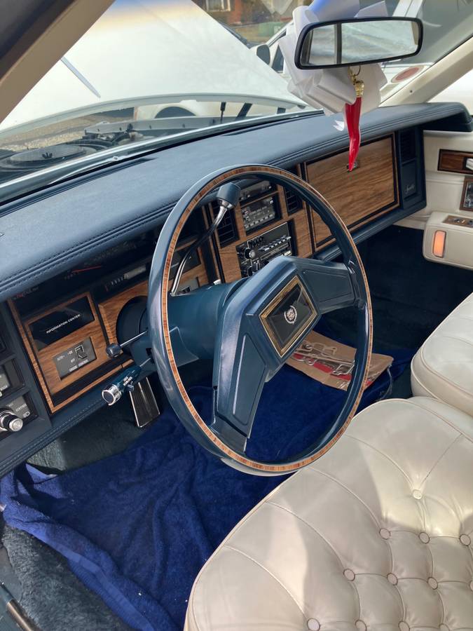 Cadillac-Seville-1985-white-116610-2