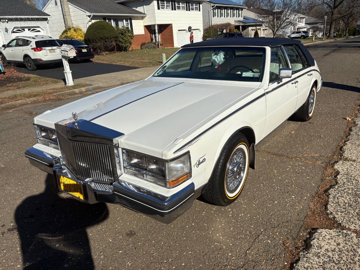 Cadillac-Seville-1985-white-116610-6