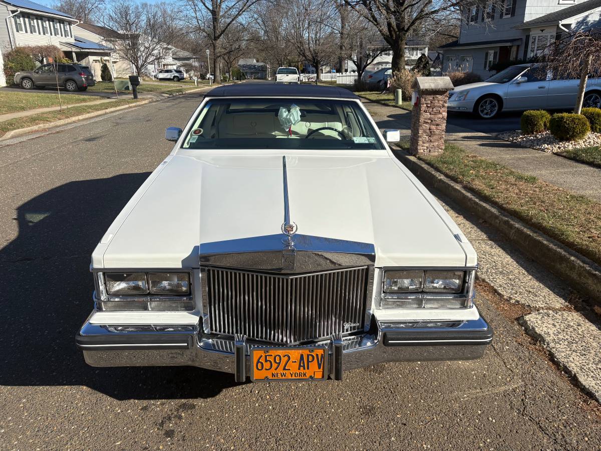 Cadillac-Seville-1985-white-116610-8