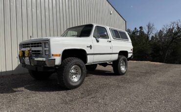 Chevrolet-1985-white-285738-1