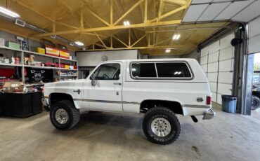 Chevrolet-1985-white-285738-4