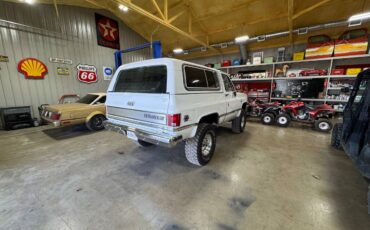 Chevrolet-1985-white-285738-5