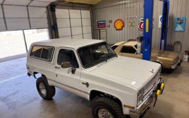 Chevrolet-1985-white-285738-6