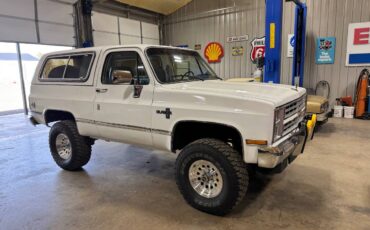 Chevrolet-1985-white-285738-7