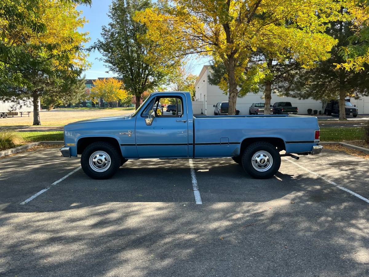 Chevrolet-2500-1982-blue-101594-1