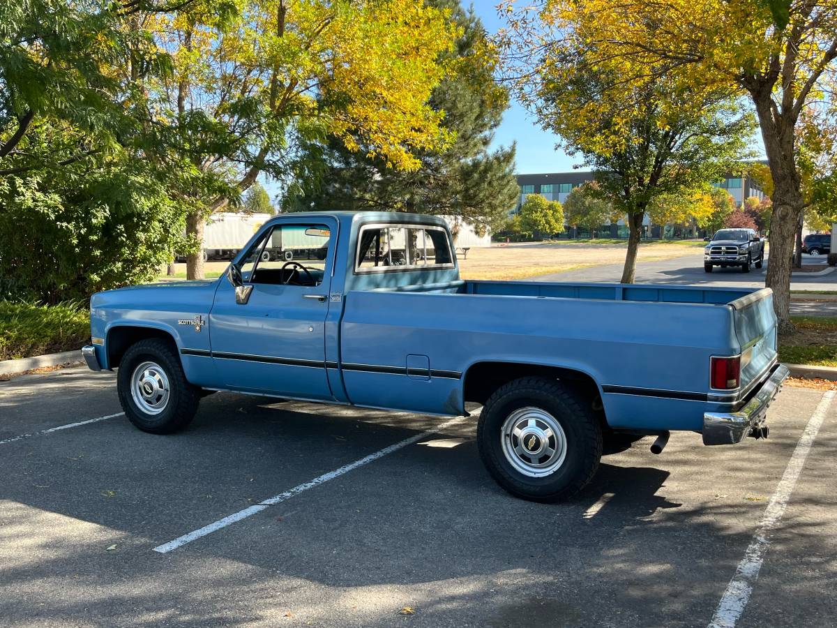 Chevrolet-2500-1982-blue-101594-2