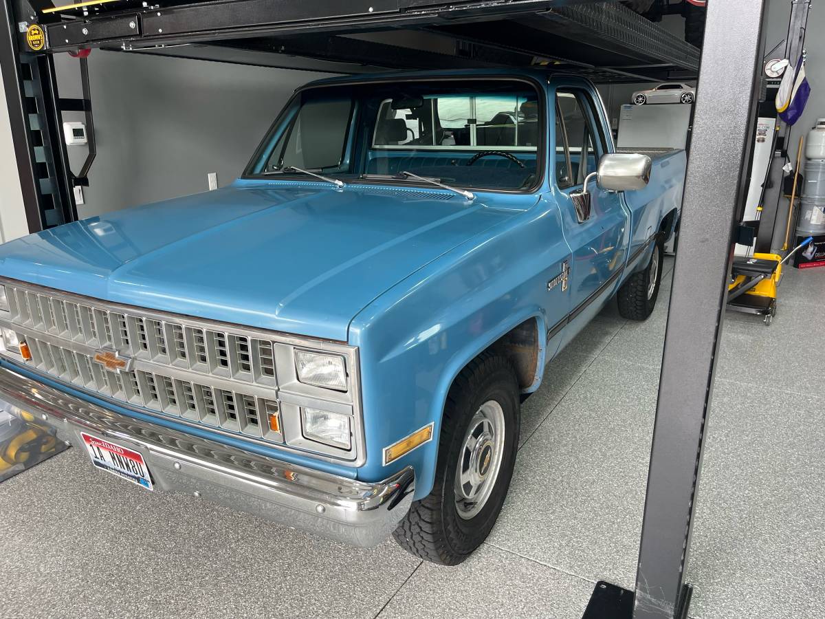 Chevrolet-2500-1982-blue-101594-9