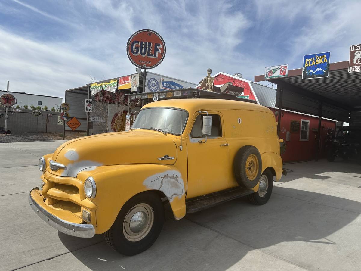 Chevrolet-3100-panel-1955-yellow-109435-1