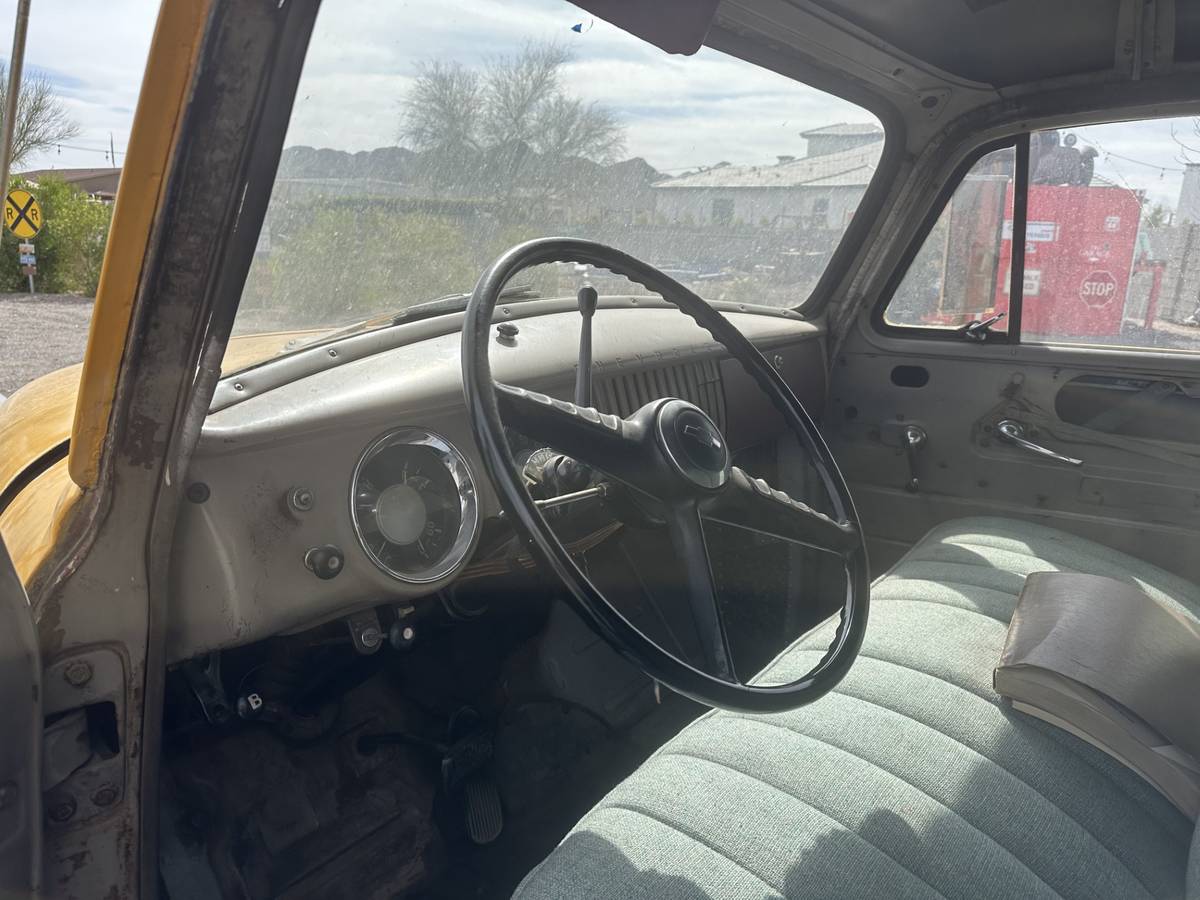 Chevrolet-3100-panel-1955-yellow-109435-11