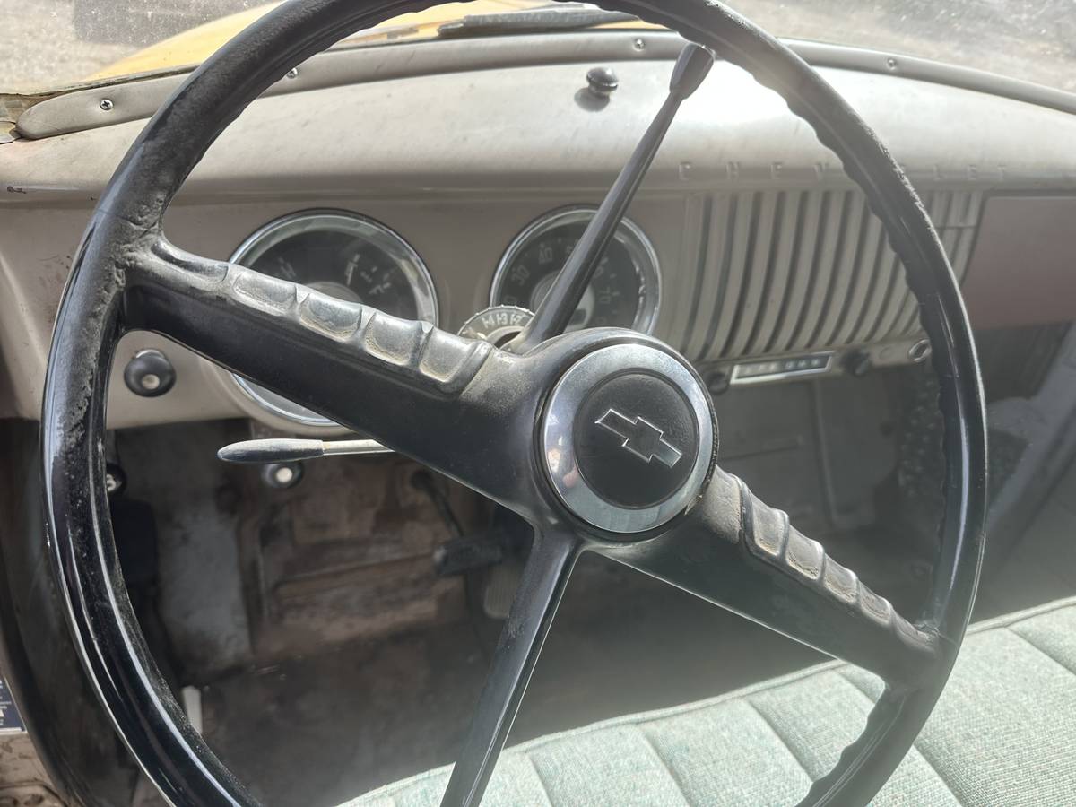 Chevrolet-3100-panel-1955-yellow-109435-12