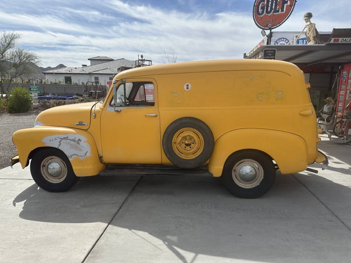 Chevrolet-3100-panel-1955-yellow-109435