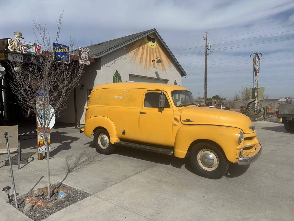 Chevrolet-3100-panel-1955-yellow-109435-4