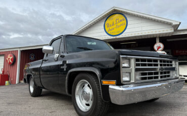 Chevrolet-C-10-Pickup-1985-Black-Black-198683-1