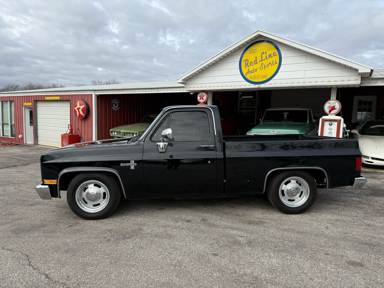 Chevrolet-C-10-Pickup-1985-Black-Black-198683-2