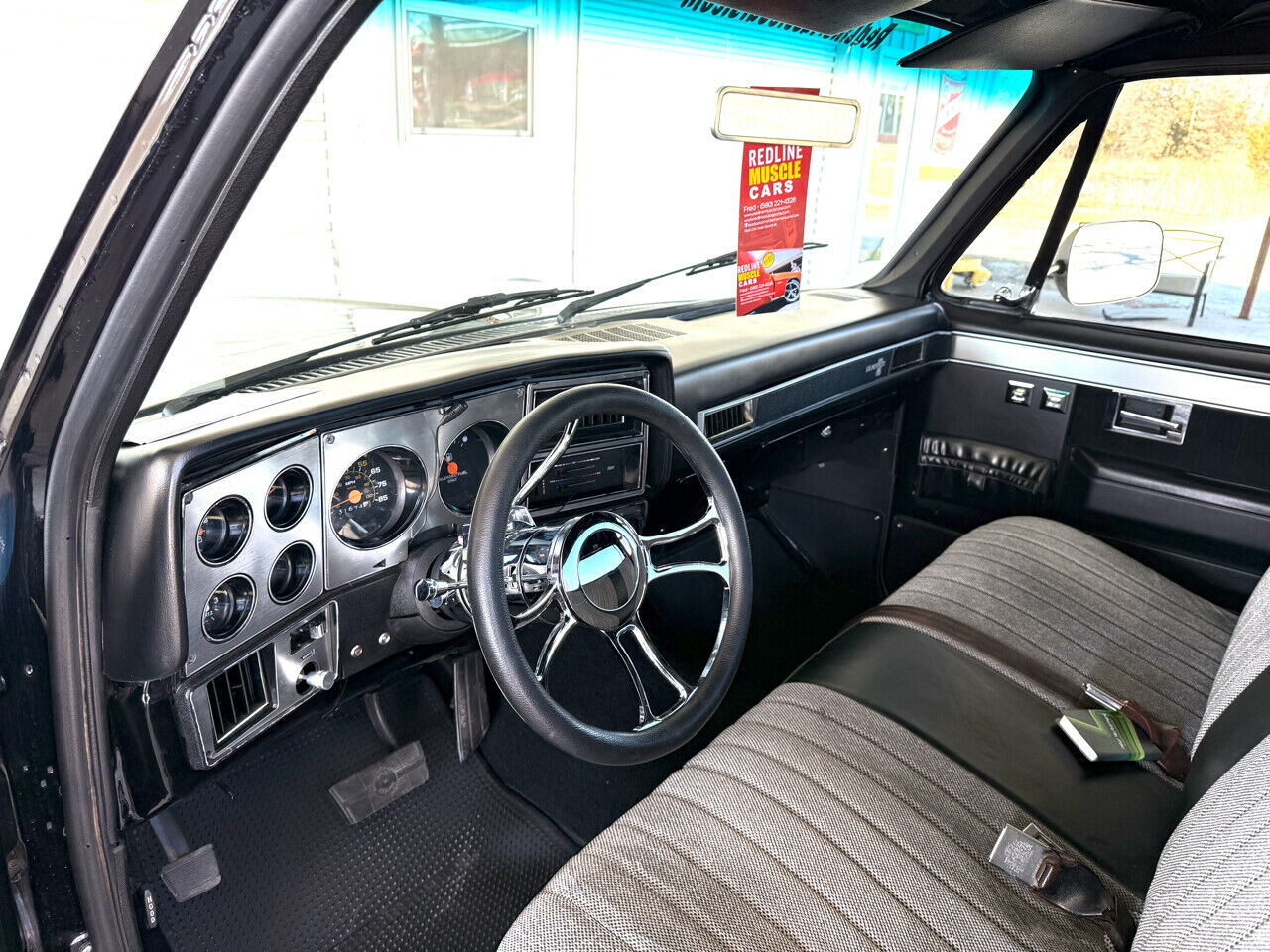 Chevrolet-C-10-Pickup-1985-Black-Black-198683-20