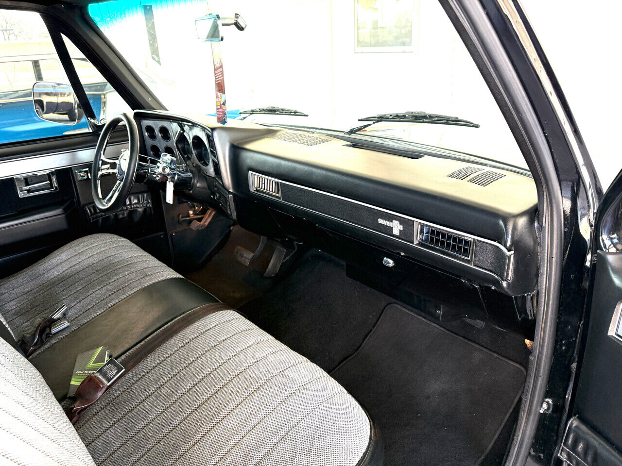 Chevrolet-C-10-Pickup-1985-Black-Black-198683-21