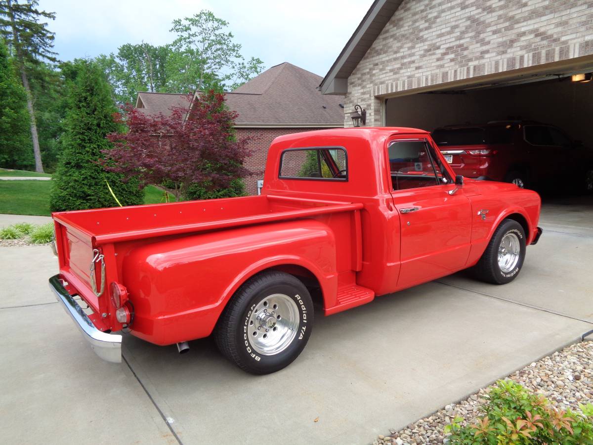 Chevrolet-C10-1967-red-110159-3